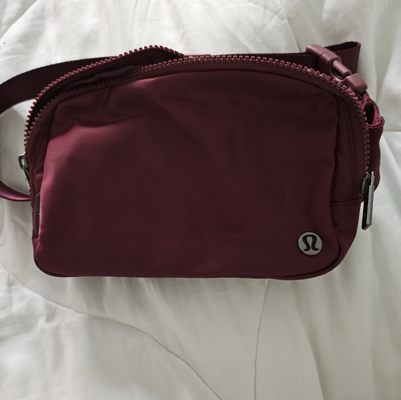 lululemon athletica Handbags - Lululemon athletica everywhere belt bag